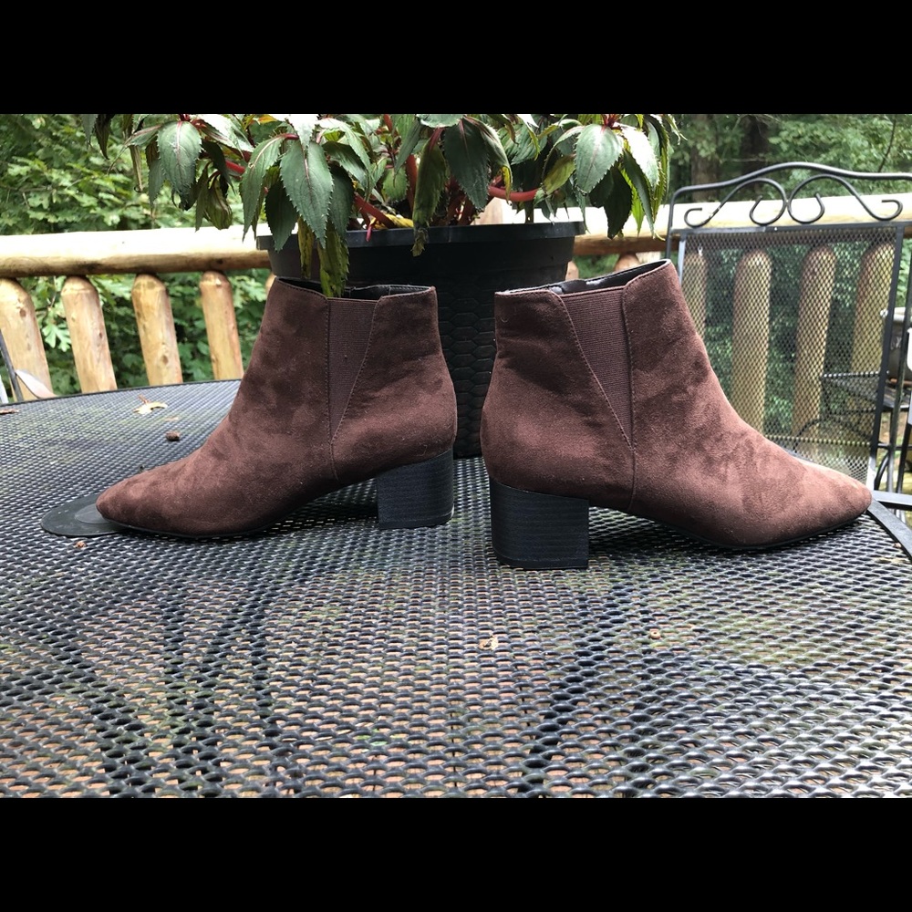 NWOT, Kelly & Katie Brown Suede Boots- Size 8 - Picture 5 of 16
